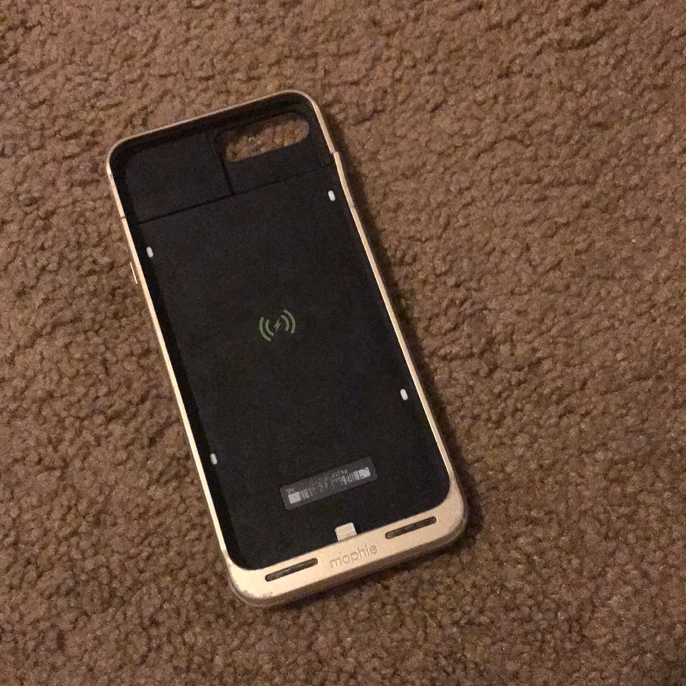 Gold mophie case for iPhone 7 Plus